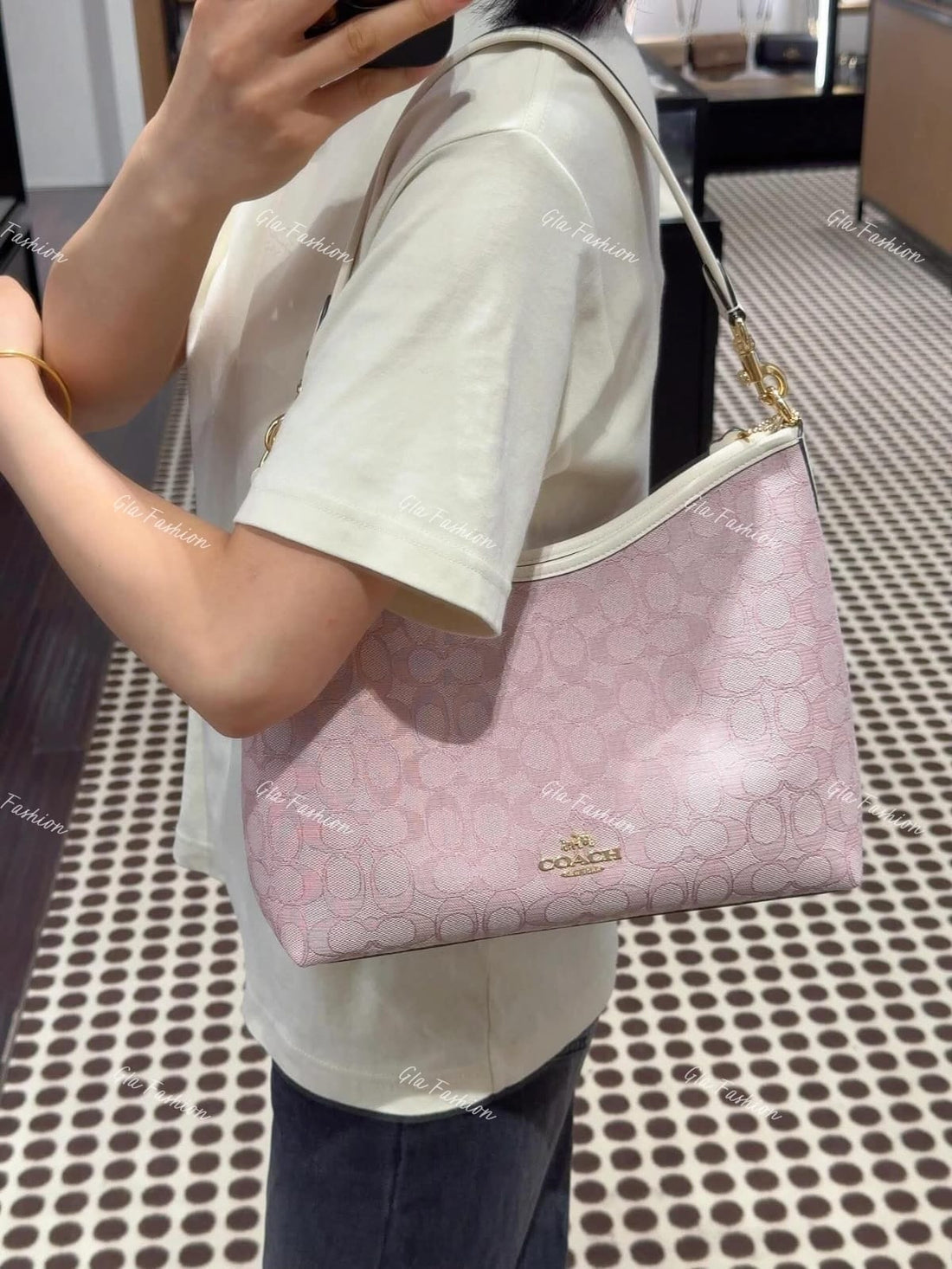 Laurel Shoulder Bag In Signature Canvas