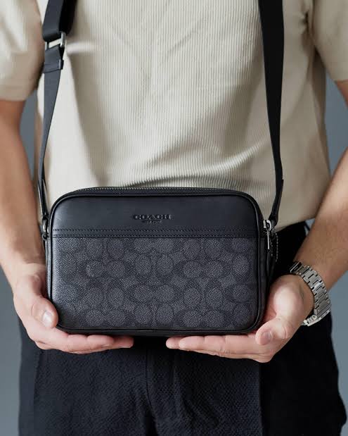 Coach Graham Crossbody In Signature Canvas