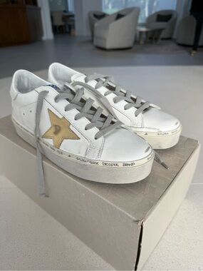 GOLDEN GOOSE